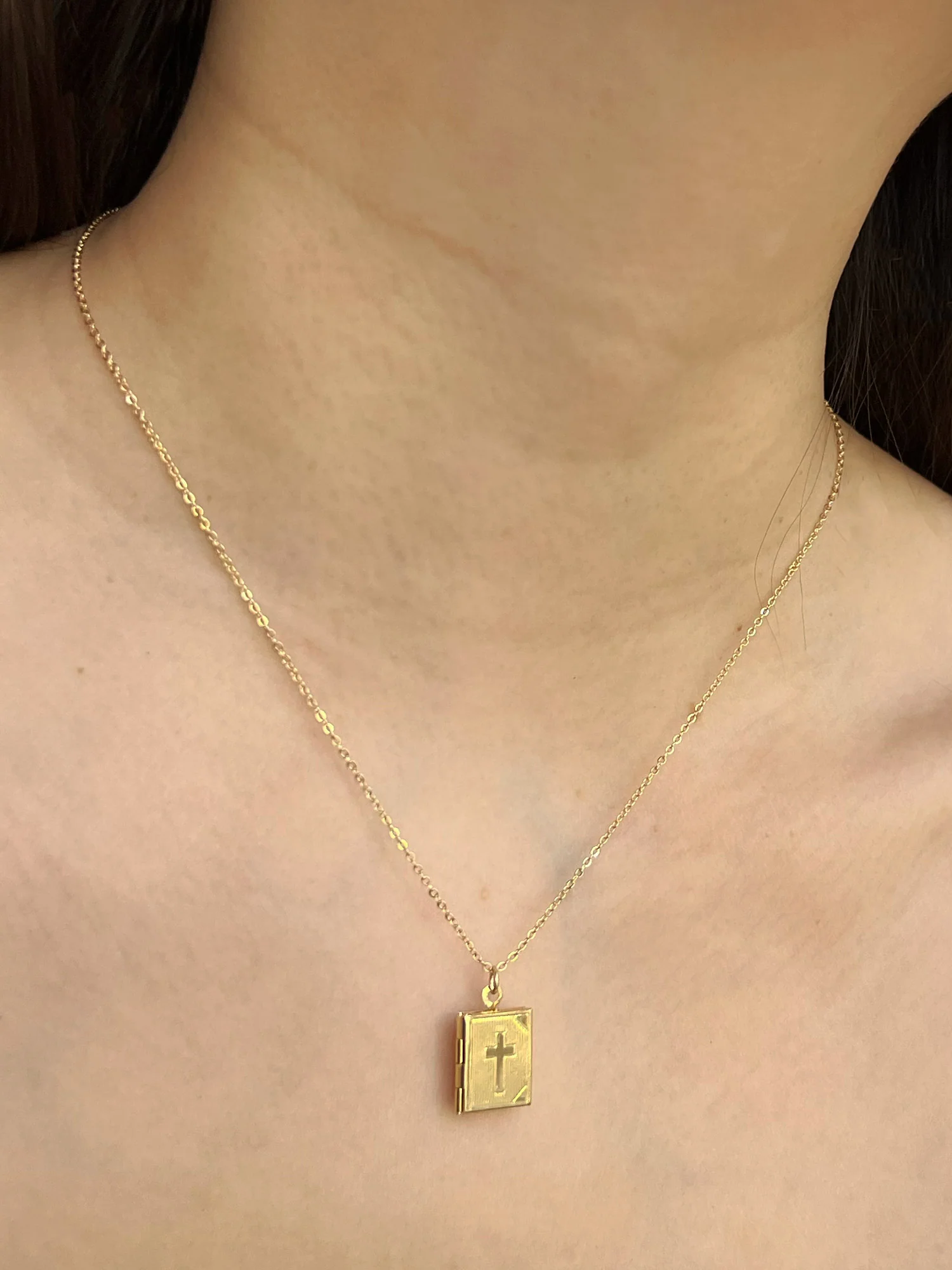 Book Locket Huggies - Gold - Image 7