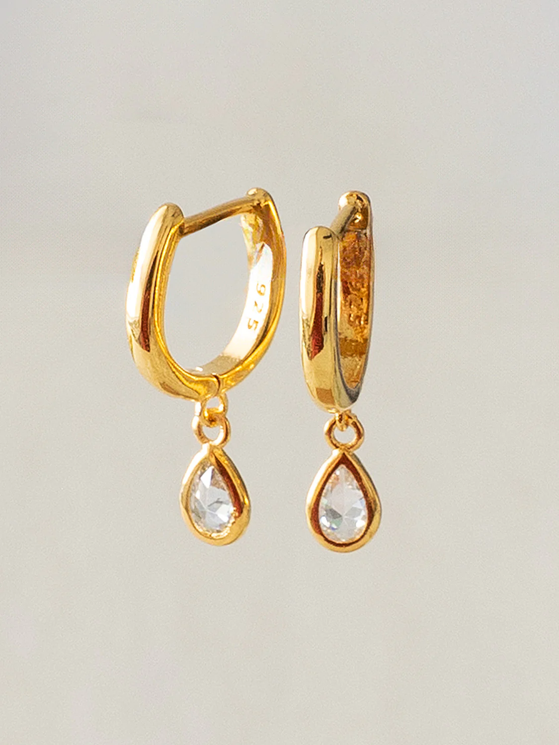 Classic Teardrop Huggies, S925 - Clear, Gold
