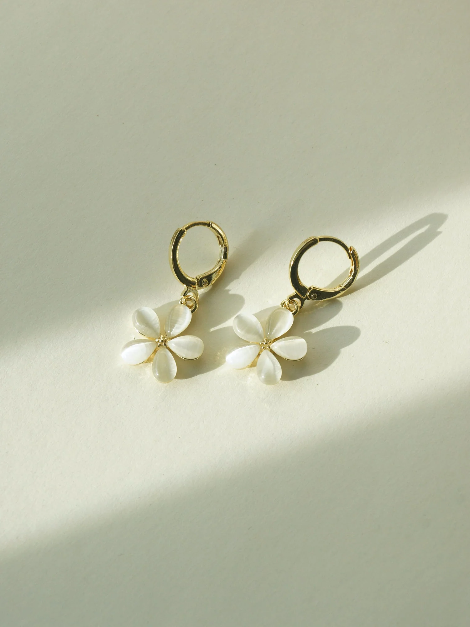 Dainty Flower Huggies