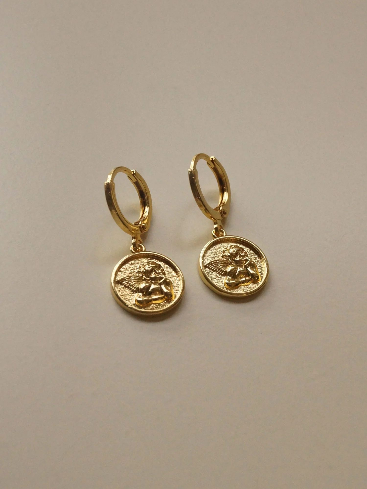 Endless Love Cupid Huggies *18k Gold-plated - Image 4