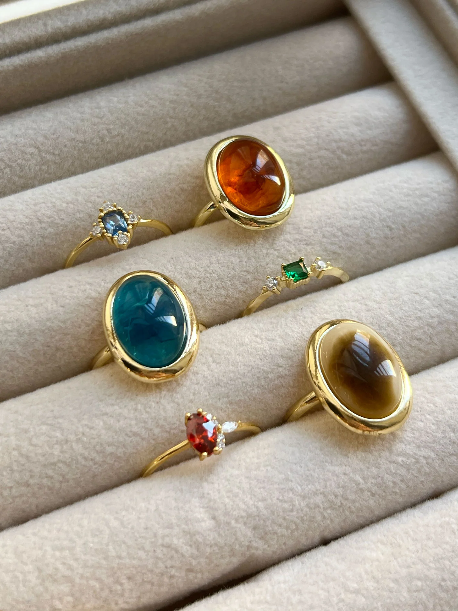 Oval Ruby Gemstone Ring - Image 4
