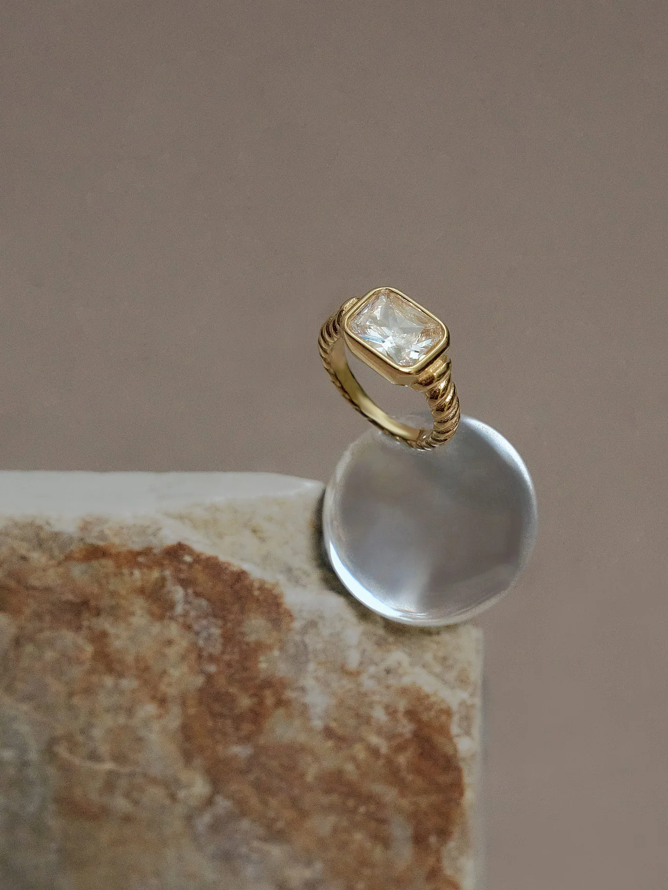 Rectangular Gemstone Twist Ring - Clear