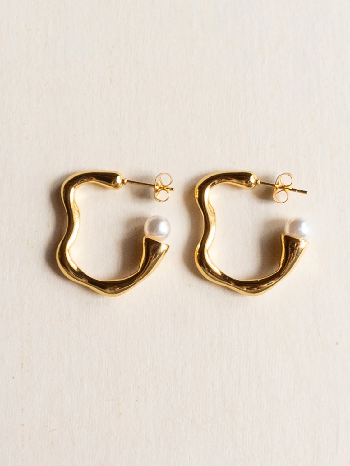 Wavy Hoops with Pearl - Stainless Steel, Gold